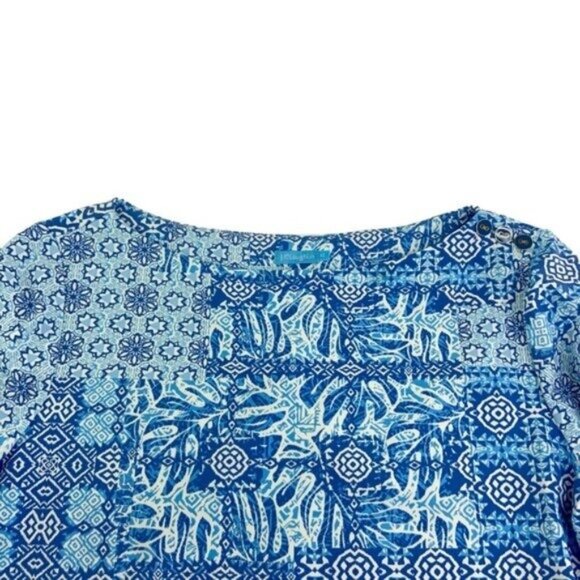 J Mclaughlin Wavesong Signature Tee Scuba Top in Blue and White Medallion Lane - Picture 3 of 6